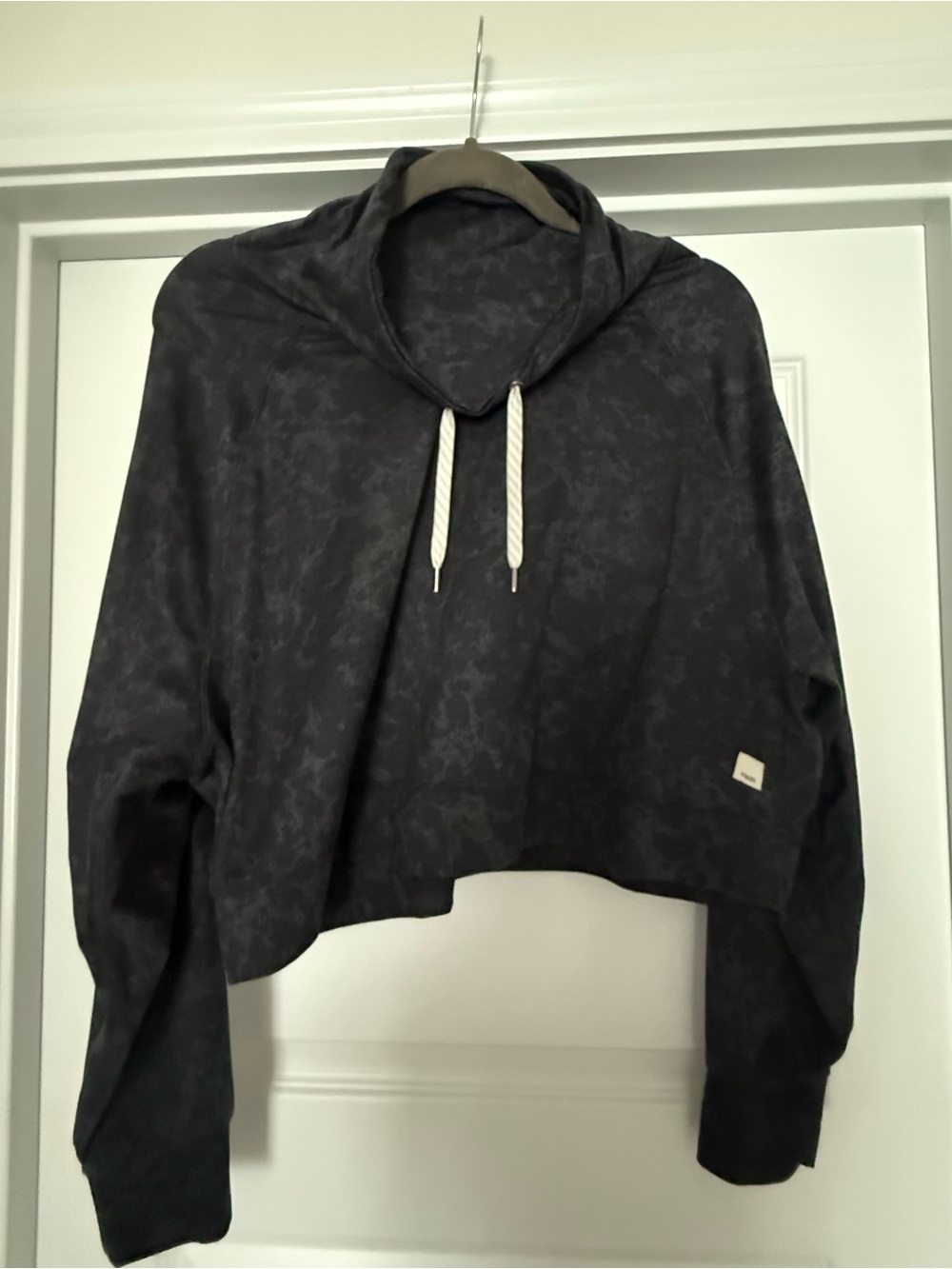 Vuori Halo Crop Funnel Neck, Size L